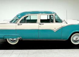 Ford Fairlane Town Sedan