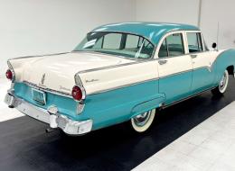 Ford Fairlane Town Sedan