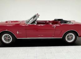 Ford Mustang V8 Convertible
