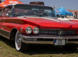 Buick Electra V8 sedan