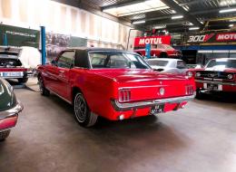 Ford Mustang Coup&eacute; V8