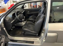 Renault Clio phase 2 V6 3.0i 24V 255ch