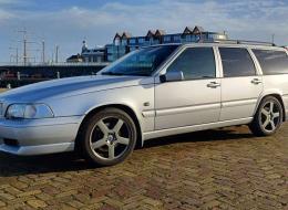 Volvo V70 R