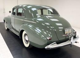 Oldsmobile Série 90 Custom Cruiser 4 Door Touring Sedan