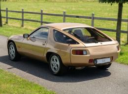 Porsche 928