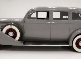 Pierce Arrow 1602 Sedan