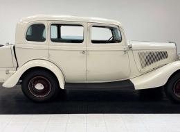 Ford Deluxe 40 Fordor Sedan