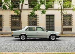 BMW Série 7 735i 