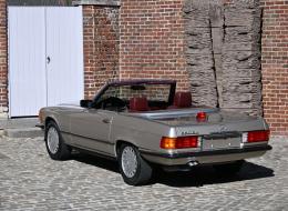 Mercedes-Benz SL 560