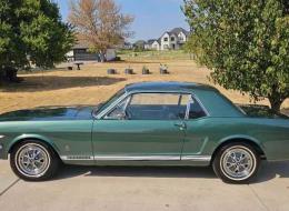Ford Mustang COUPÉ V8 