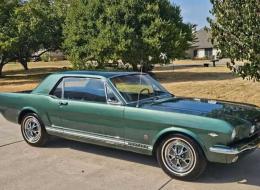 Ford Mustang COUPÉ V8 