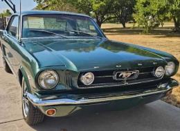 Ford Mustang COUPÉ V8 