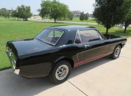 Ford Mustang BLACK/ RED 