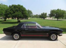 Ford Mustang BLACK/ RED 