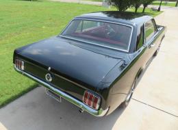 Ford Mustang BLACK/ RED 