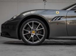 Ferrari California V8 4.3 2+2 / Grigio Silverston