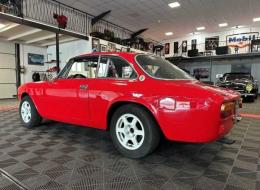 Alfa Roméo Giulia GT 2000 V&eacute;loce